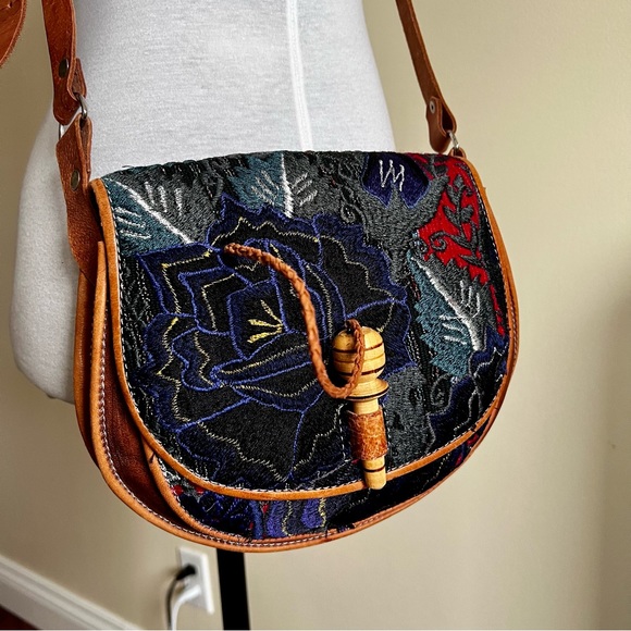 vintage embroidered leather crossbody bag - Picture 13 of 16